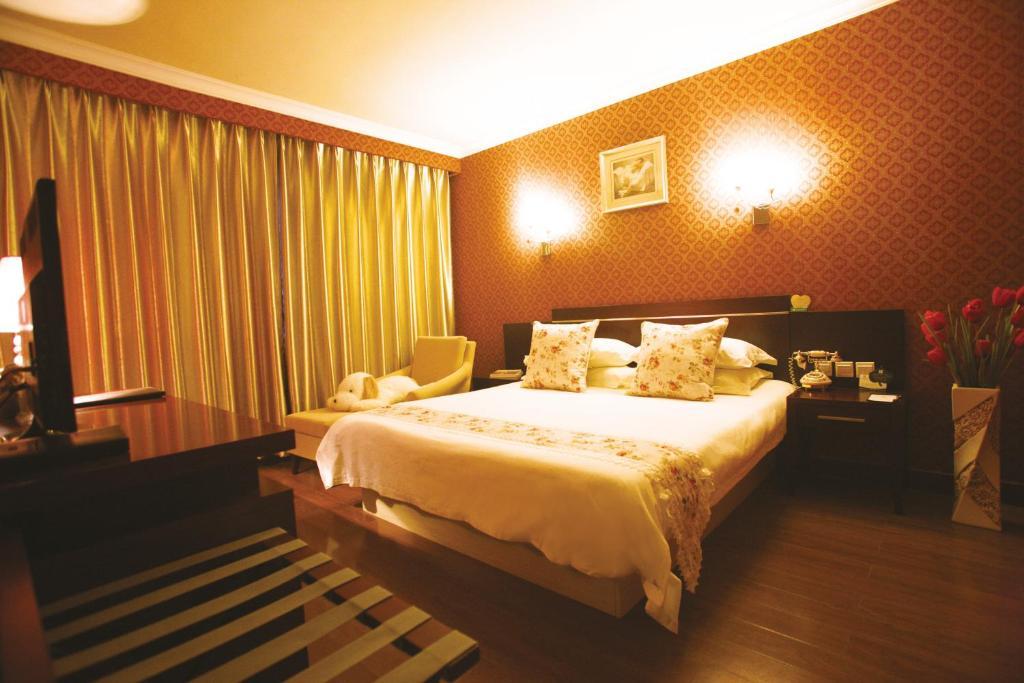 Overseas Chinese International Hotel Thanh Đảo Ngoại thất bức ảnh
