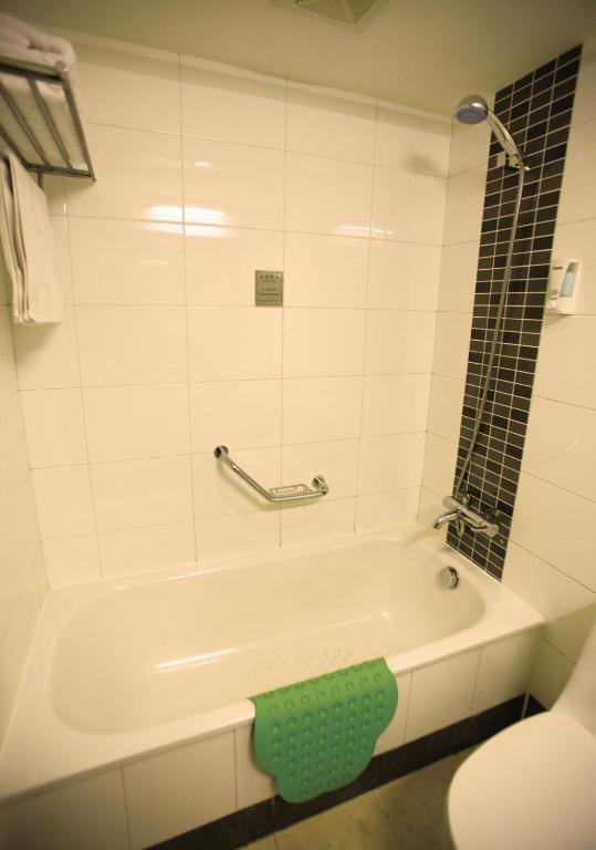 Overseas Chinese International Hotel Thanh Đảo Phòng bức ảnh