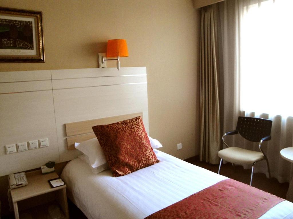 Overseas Chinese International Hotel Thanh Đảo Phòng bức ảnh