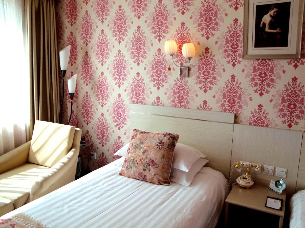Overseas Chinese International Hotel Thanh Đảo Phòng bức ảnh