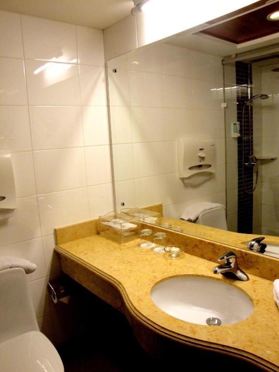 Overseas Chinese International Hotel Thanh Đảo Phòng bức ảnh