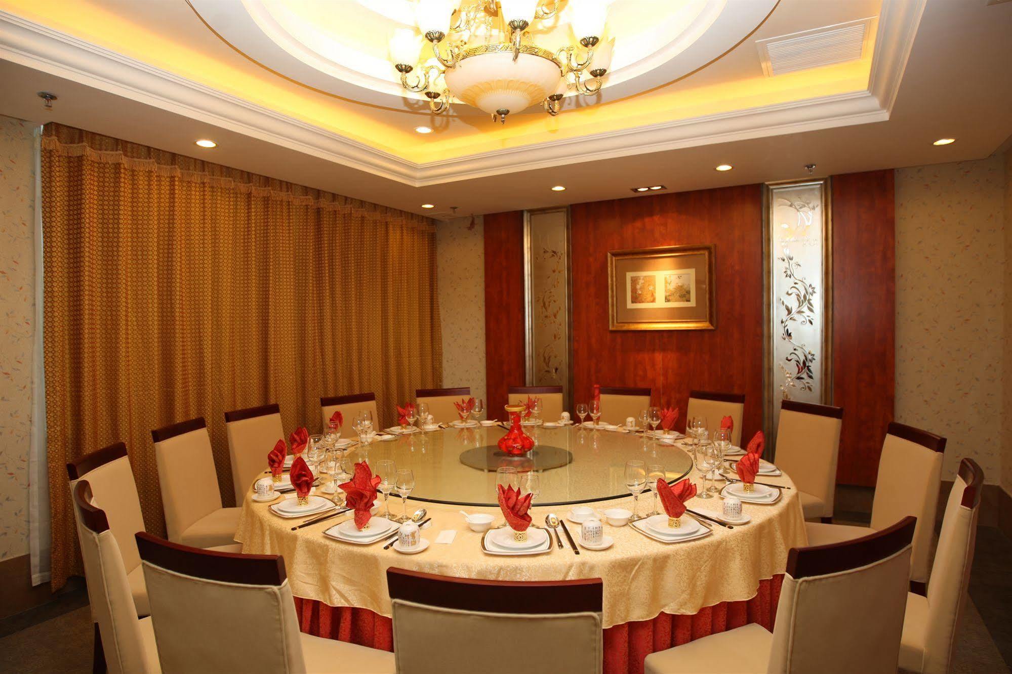 Overseas Chinese International Hotel Thanh Đảo Ngoại thất bức ảnh