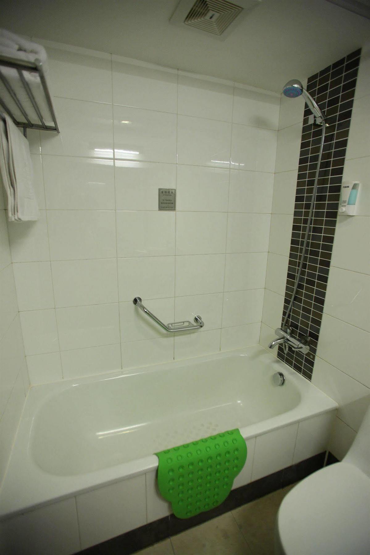 Overseas Chinese International Hotel Thanh Đảo Ngoại thất bức ảnh