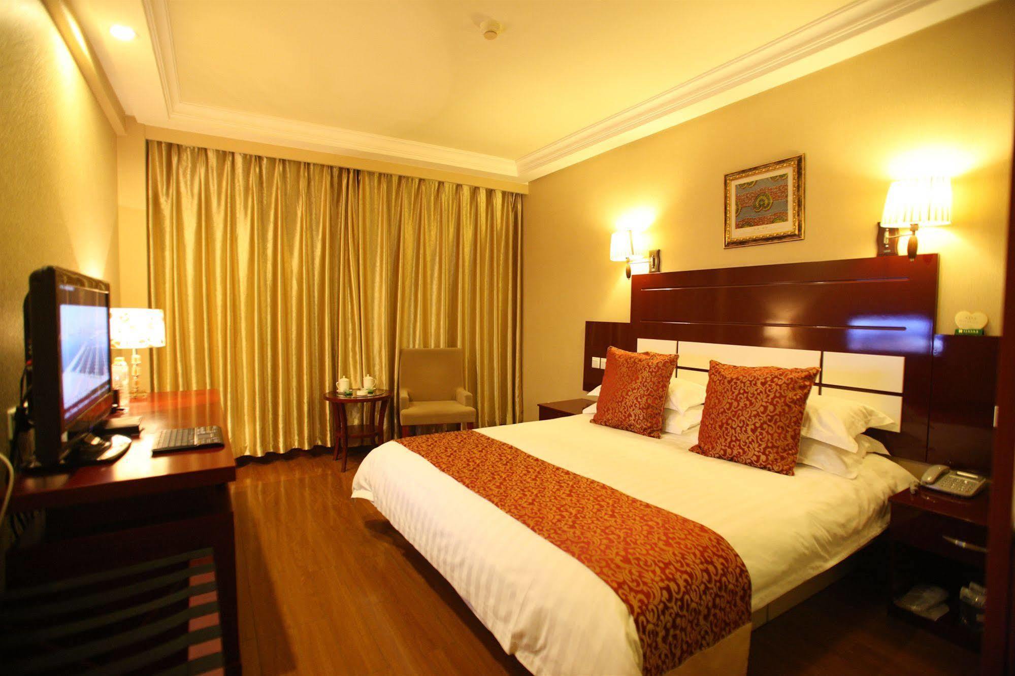 Overseas Chinese International Hotel Thanh Đảo Ngoại thất bức ảnh