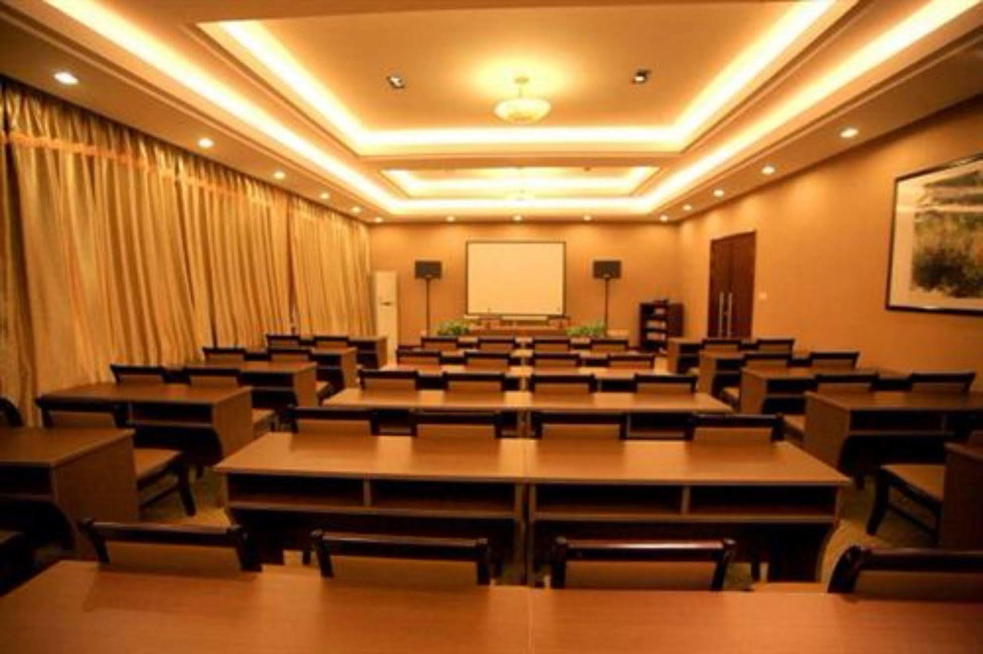 Overseas Chinese International Hotel Thanh Đảo Ngoại thất bức ảnh