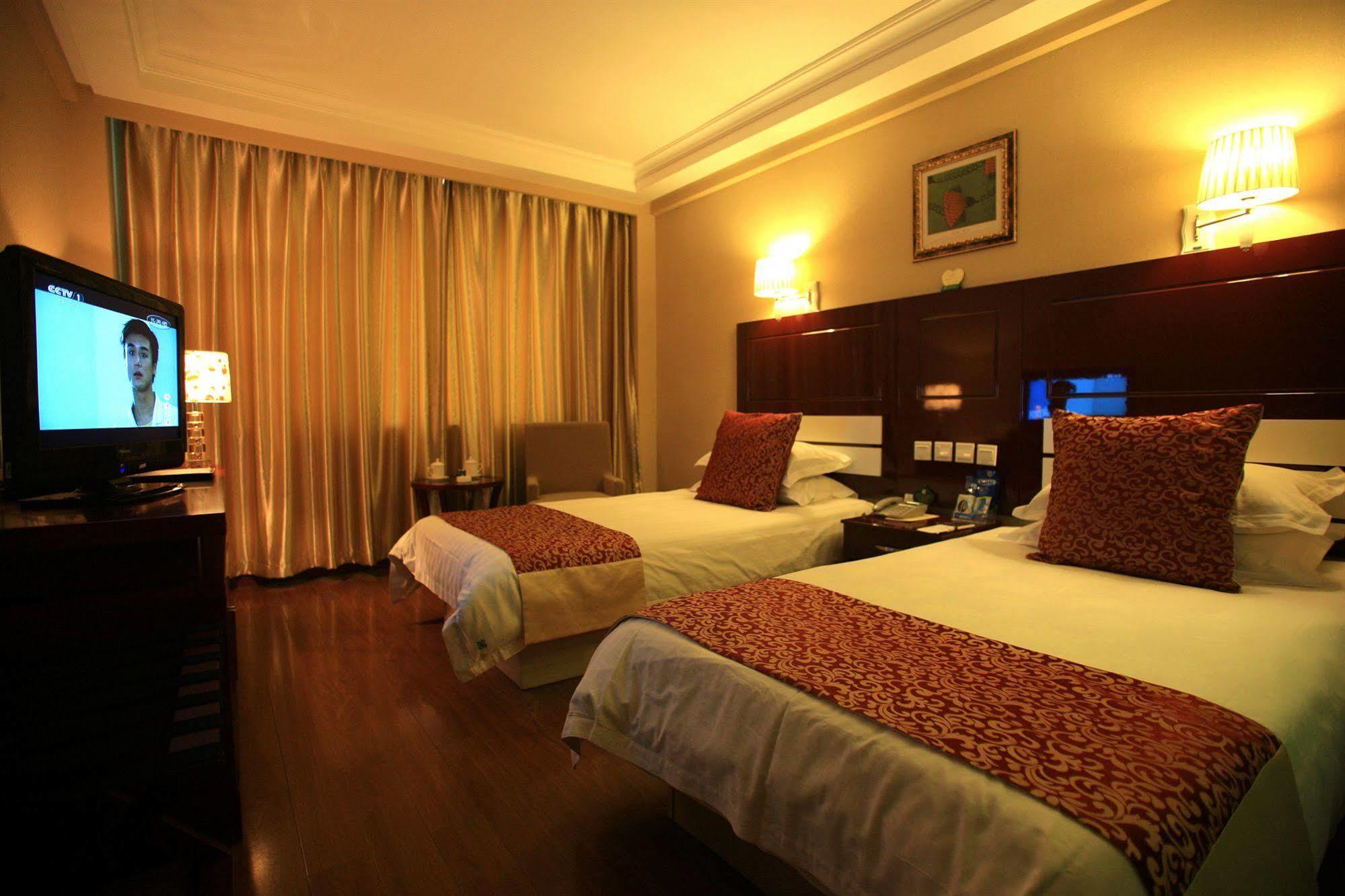 Overseas Chinese International Hotel Thanh Đảo Ngoại thất bức ảnh