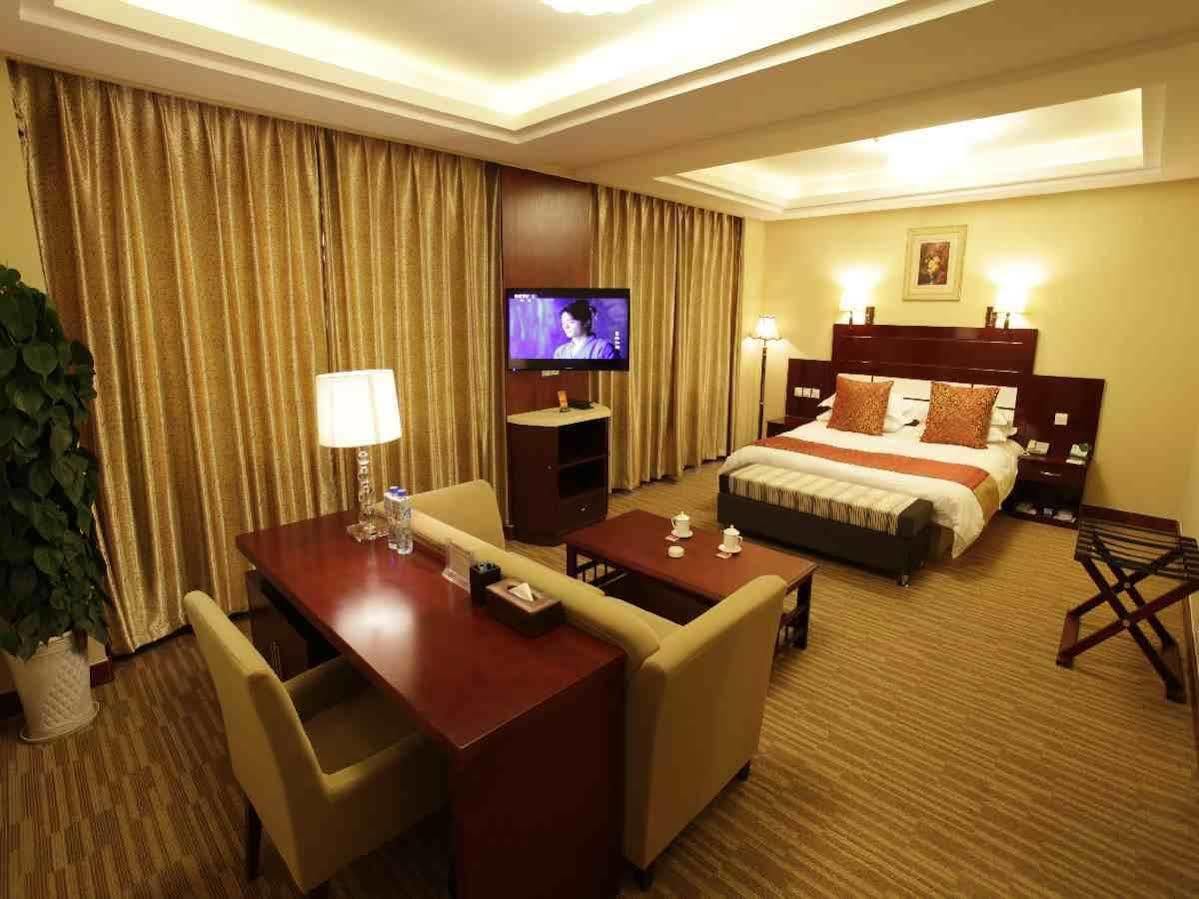 Overseas Chinese International Hotel Thanh Đảo Ngoại thất bức ảnh